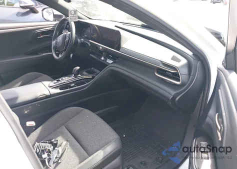 2024 Toyota Crown Xle z USA, uszkodzony, nr VIN JTDAAAAF0R3029293